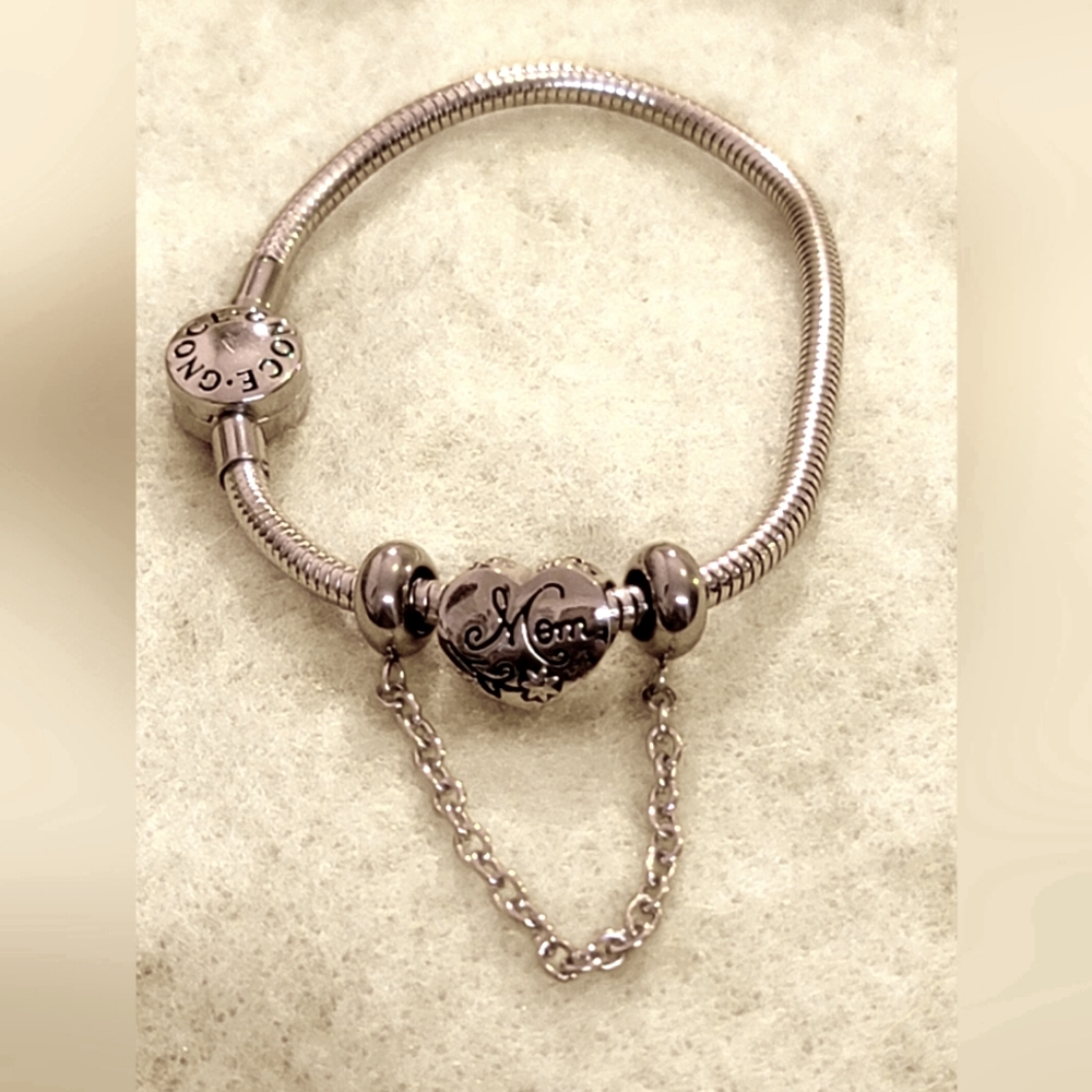Gnoce Stainless Steel Bracelet w/Stainless Steel "Mom" Charm & Safety Chain